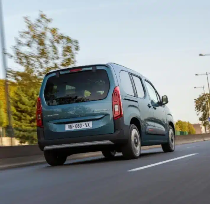 Voiture-familiale-electrique-modulable-Valreas