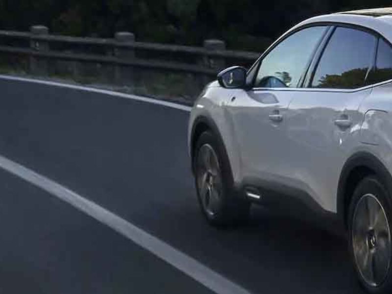 voiture berline familiale C4 X Citroën Valréas drome Vaucluse